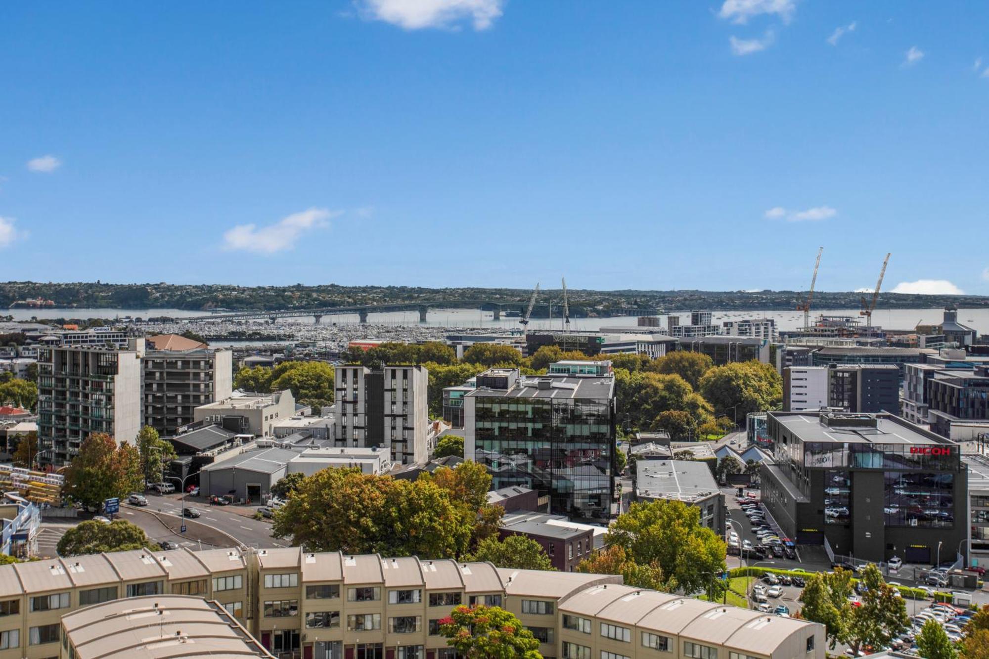 Skyline Serenade Apt With Skycity View And Parking Auckland Eksteriør billede